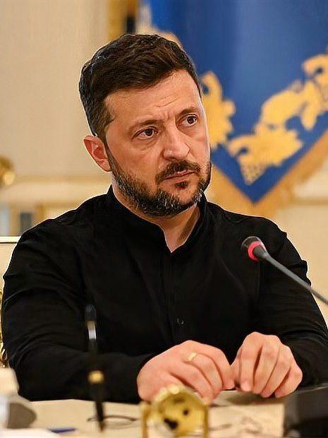 泽连斯基袭击了位于俄西北部诺夫哥罗德州的普京官邸，普京受到奇耻大辱，特朗普也很生