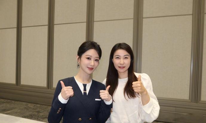 杨紫郭晶晶合照 6月5日，杨紫和郭晶晶同台出席公益活动，杨紫晒出两人合照。 