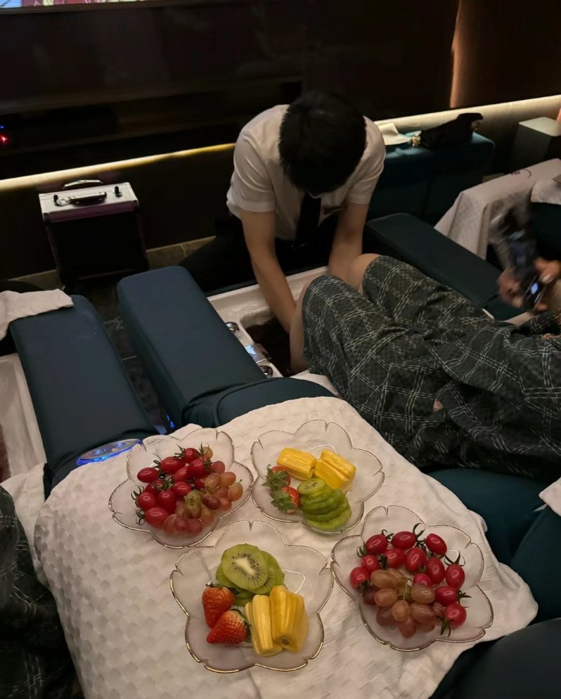好的关系 从不费劲 无论和谁 费劲的关系 从来不处 不管你是谁 . ​​​