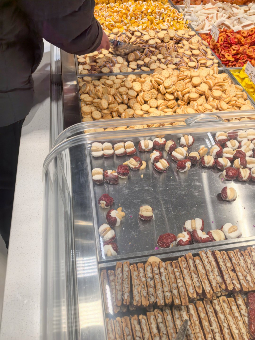 出来买买买备除夕夜的小零食~ 