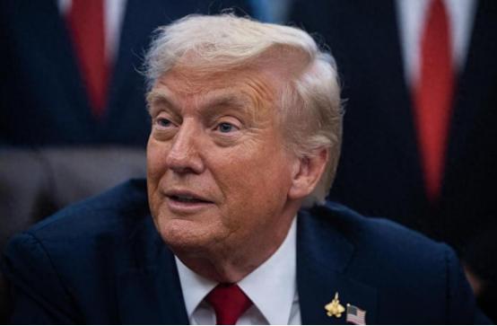 活捉马杜罗后24小时，特朗普锁定下一个目标，居然是美国盟友？
 
当地时间 1 