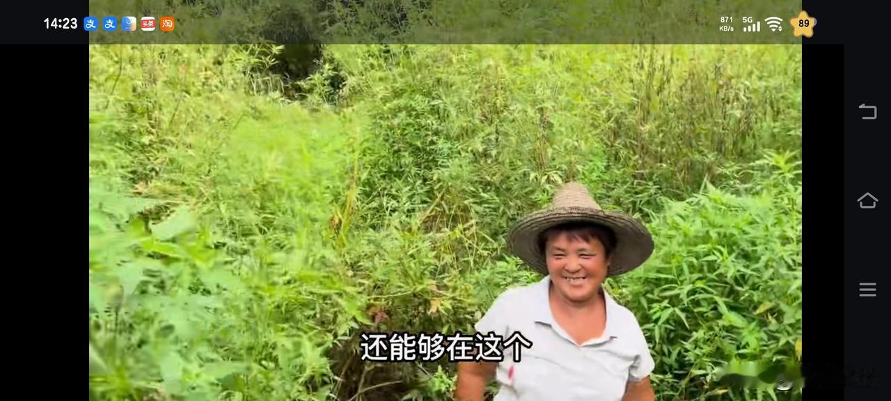 有人说，啤酒婶自儿子回来后，生活规律了，人也干净了，事实的确如此。
今日翻看阿李