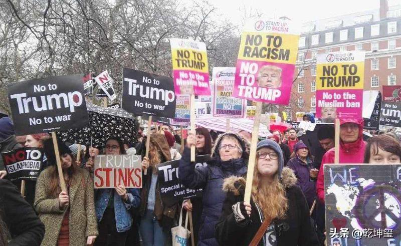 美国全国大游行
    3月28日，全美集会，反特朗普几团，有大约900万人参加