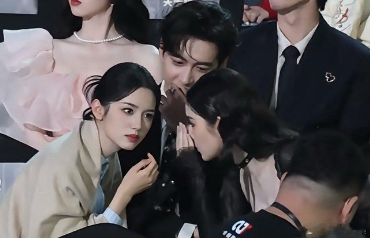 好想知道周也王玉雯在聊什么，感觉她俩一直没停 