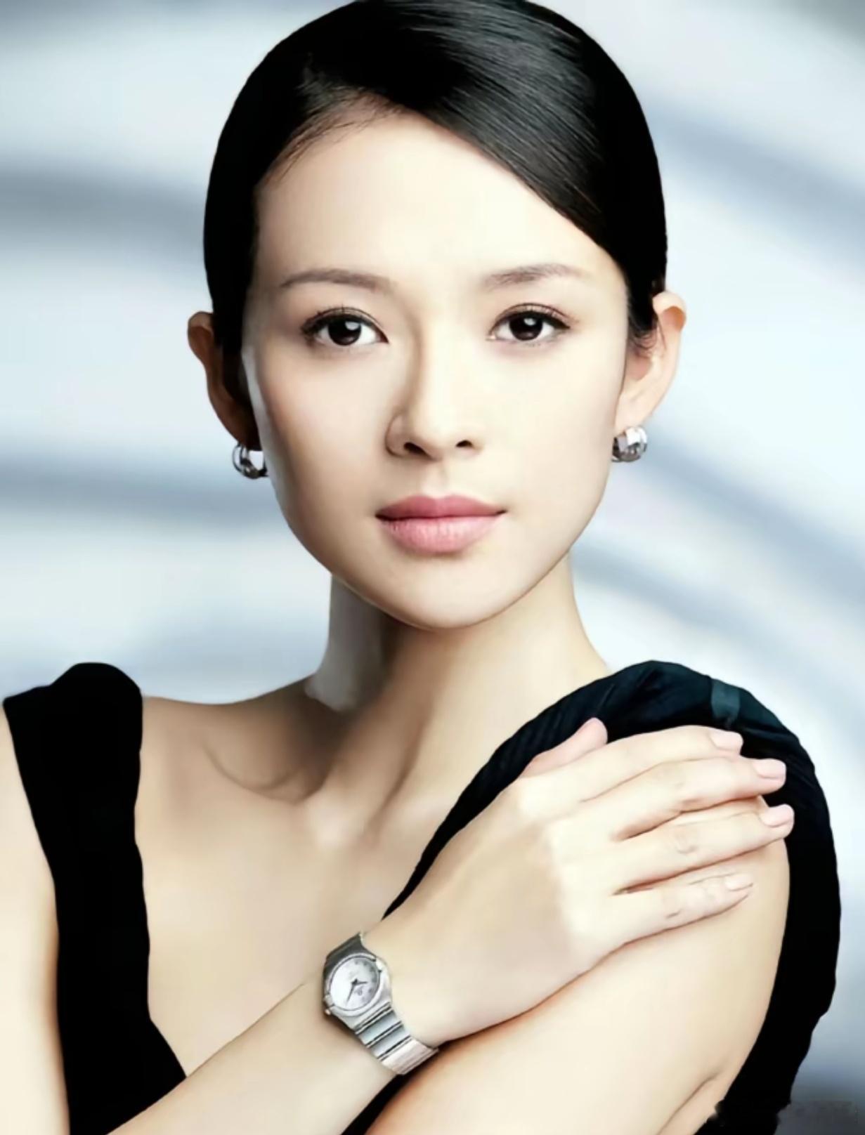 章子怡造型 靠脸撑着我一直觉得章子怡这张照片最好看，正的不能再正。 