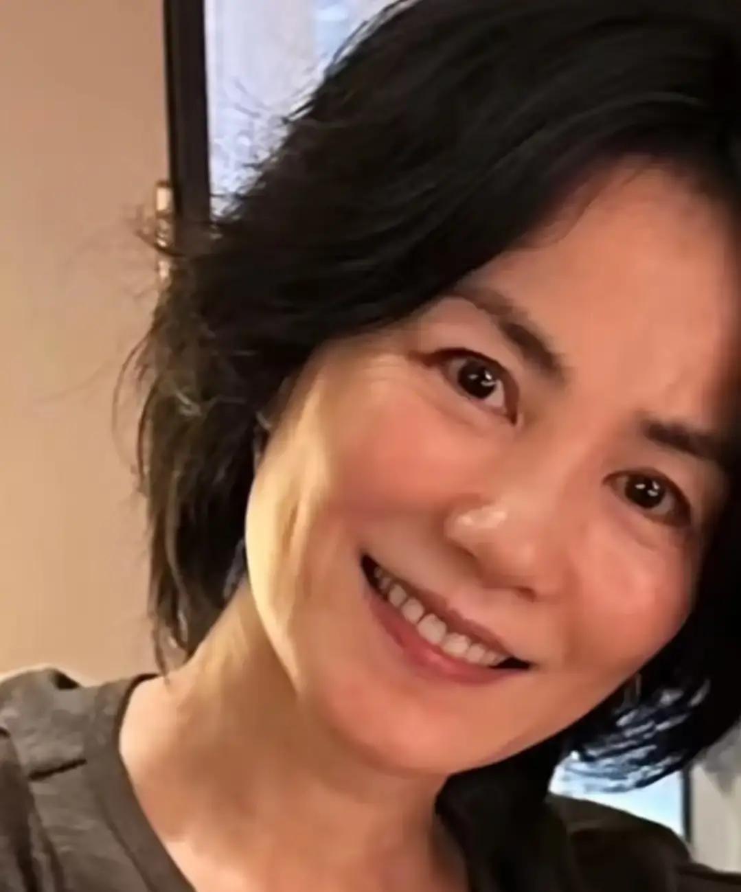 网上突然有人抛出一个问题：如果谢贤真的离世，谢霆锋的葬礼上，王菲该不该出现

这