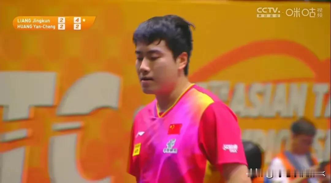 大胖昨天中午输一局，晚上又输一局，领奖的时候都小心翼翼的

其实一个团队有输赢正