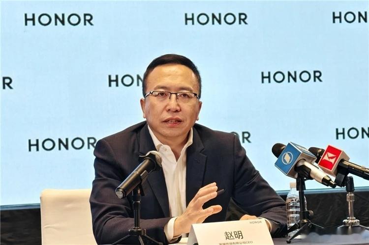 赵明辟谣加盟智界有传闻 赵明要加入智界汽车，后来经媒体求证赵明表示：不会的。说实