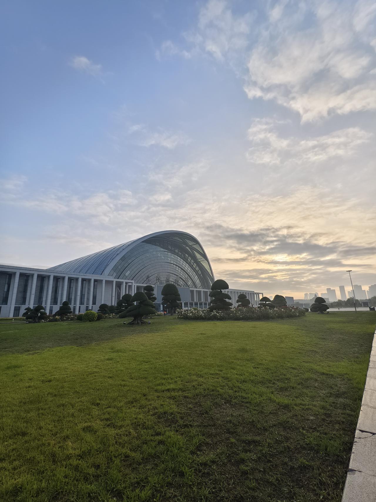 可以看看一张照片代表你在的城市吗这是我所在城市的一处建筑，它承载着人来人往的重任