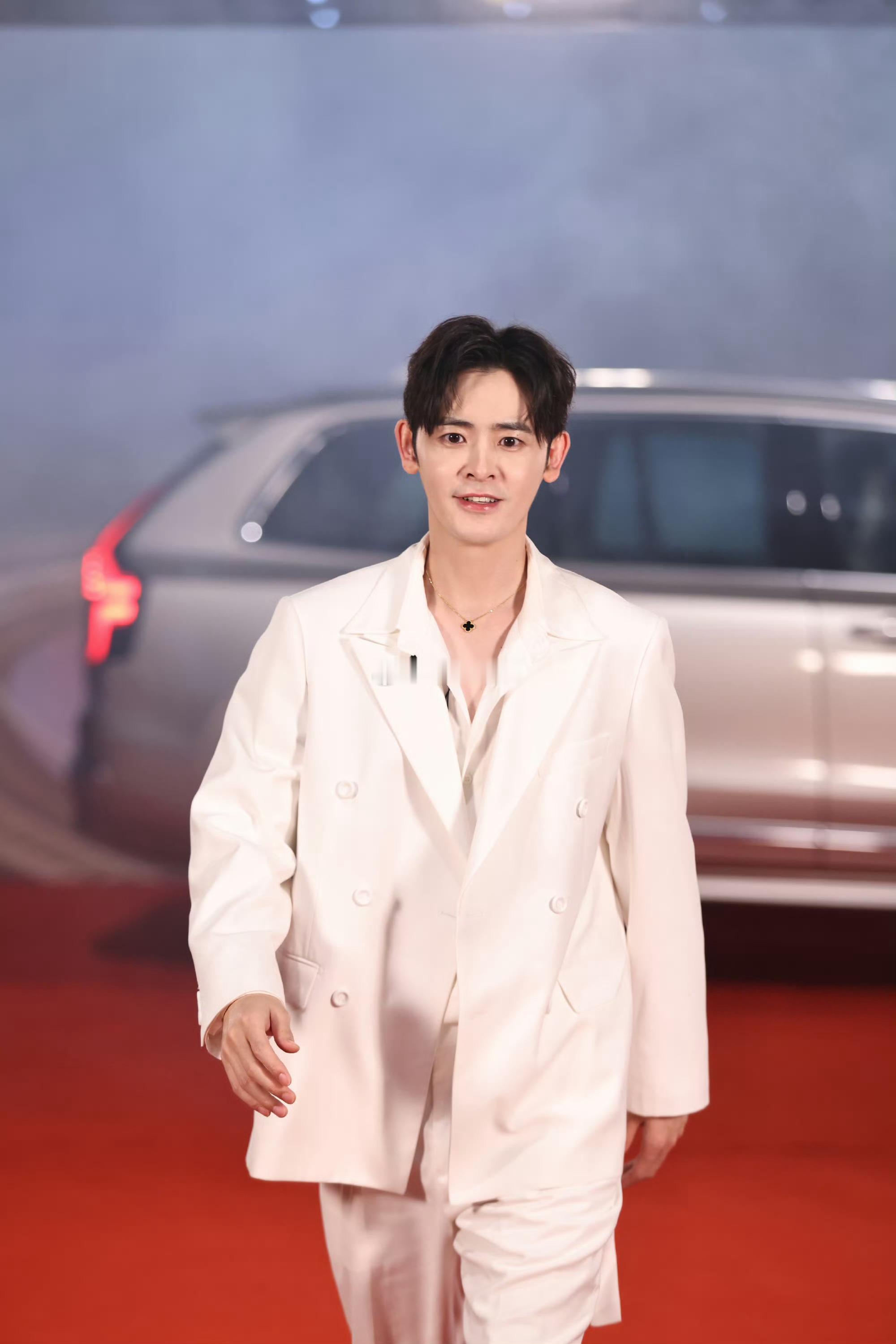李欣泽还没演过瘾就结束了 翻看拍摄花絮时，那些为角色打磨的日夜依旧鲜活～从刻画小