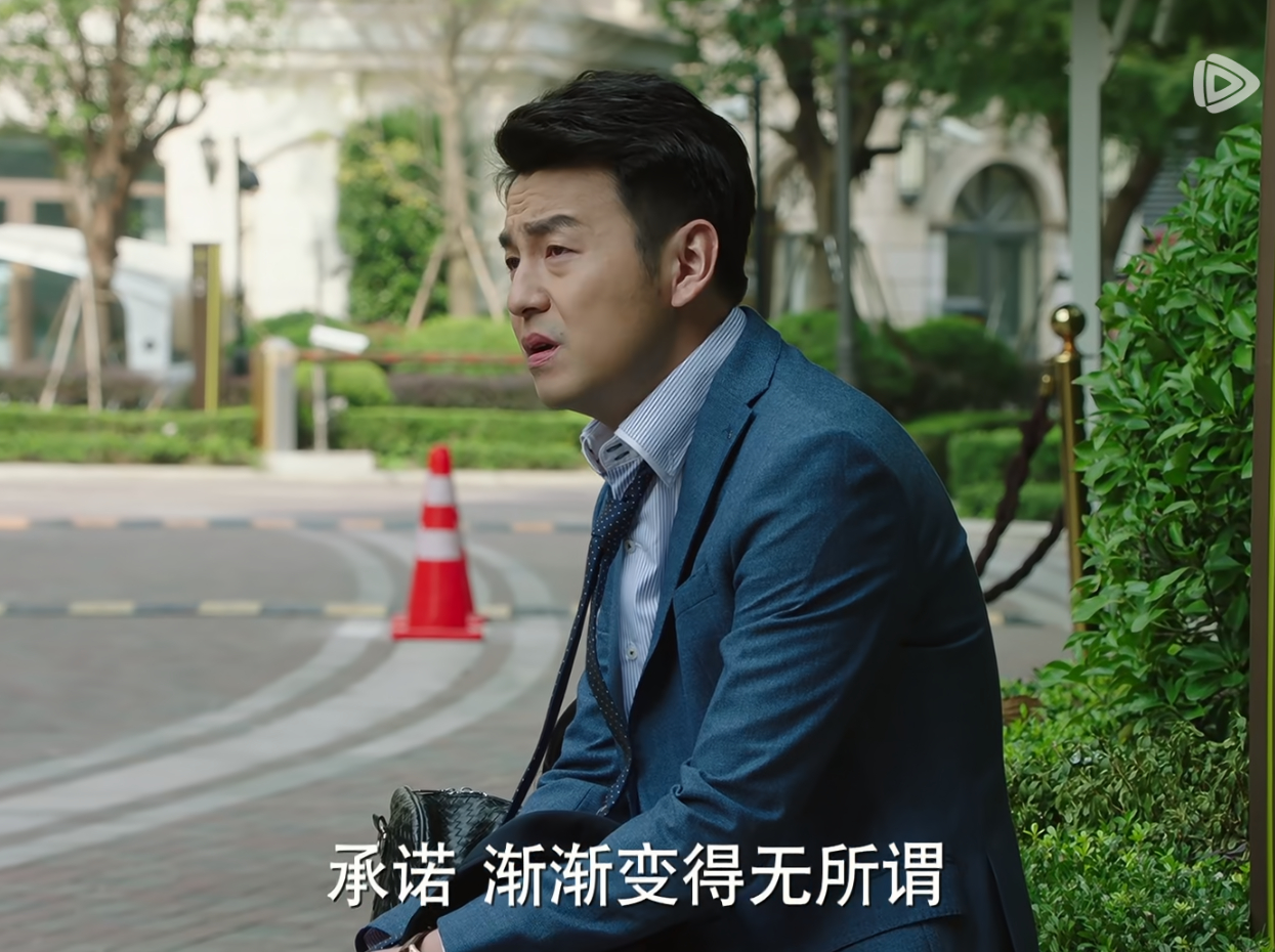 周一坐工位上就这样 