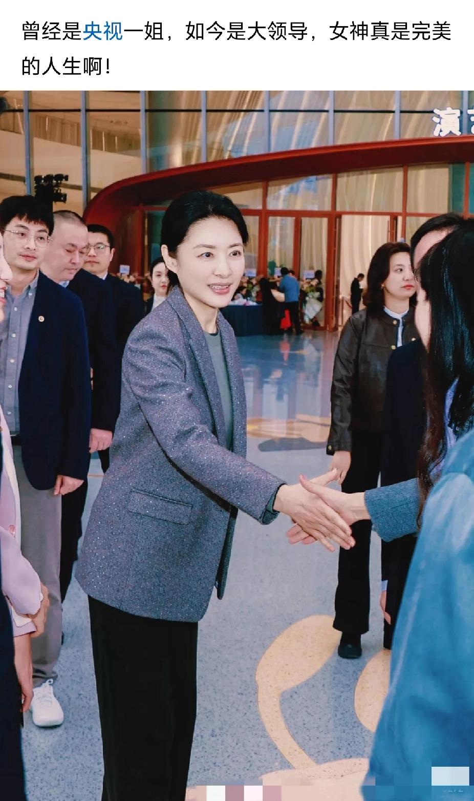 如今是大人物，曾经是央视一姐，你还记得她是谁吗？