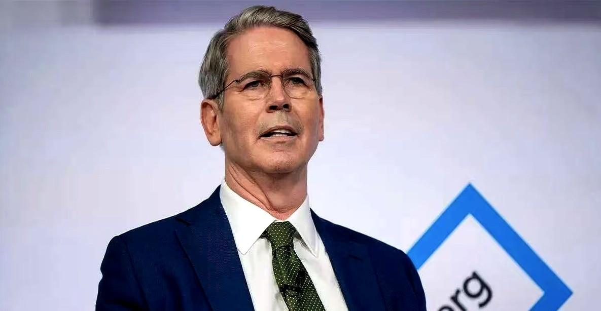 你懂那种感觉吗？就是你蹲在工位上，盯着屏幕，外头雷声滚，你心里头却像喝了二两二锅