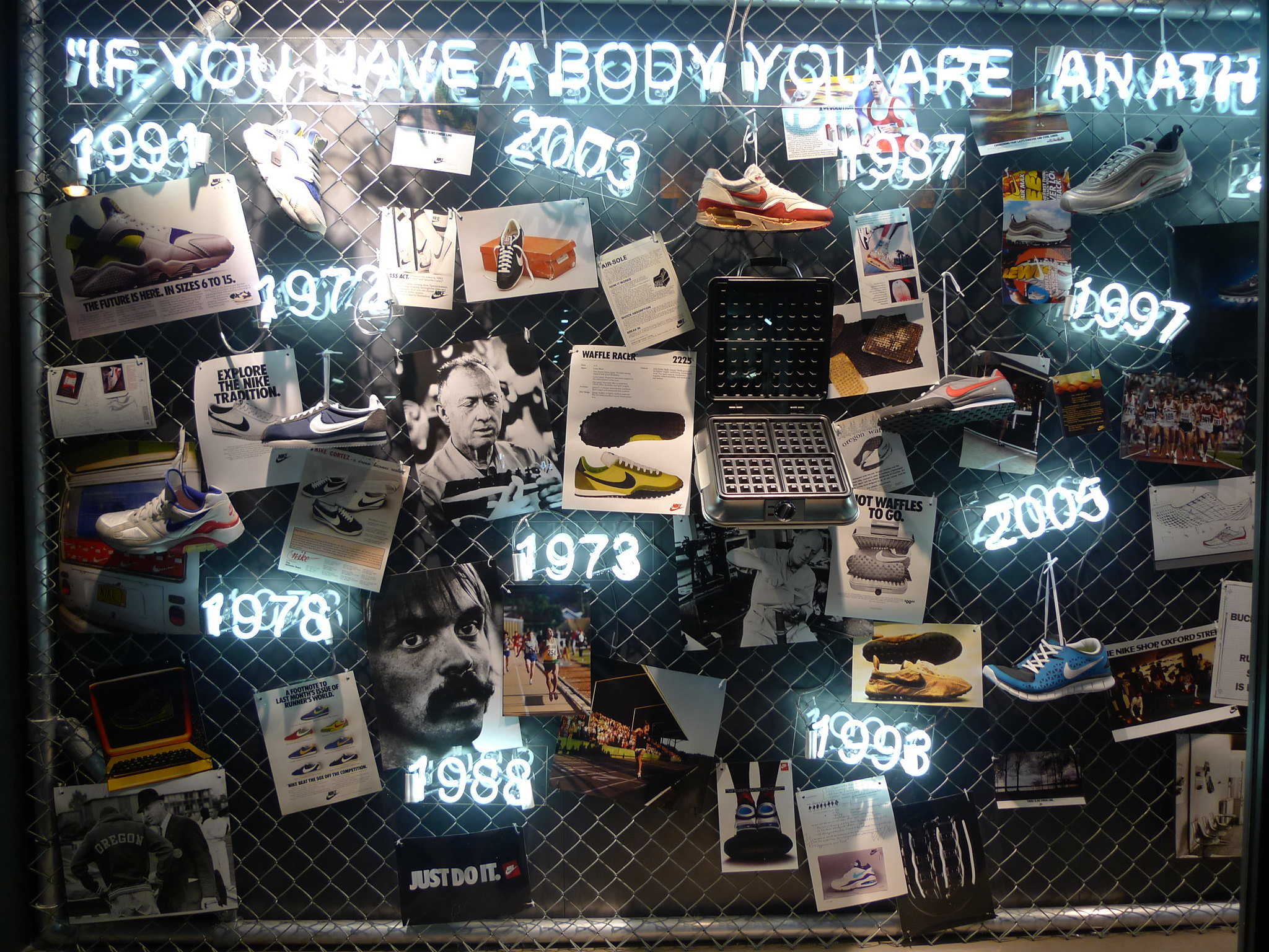 Nike London 橱窗里的耐克跑鞋进化史鞋控的日常球鞋陈列欣赏