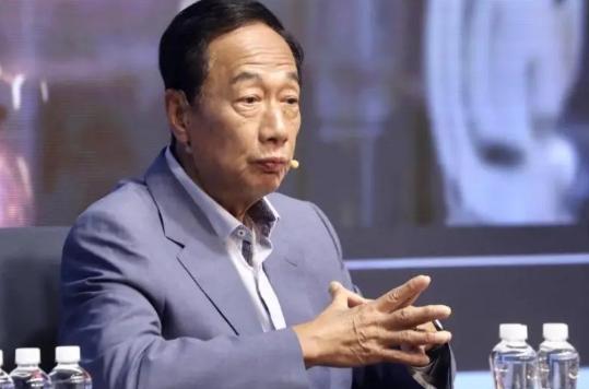 郭台铭最近在媒体面前放出这么一句狠话，没有大国撑腰的政权早晚得变成别人家的附庸，