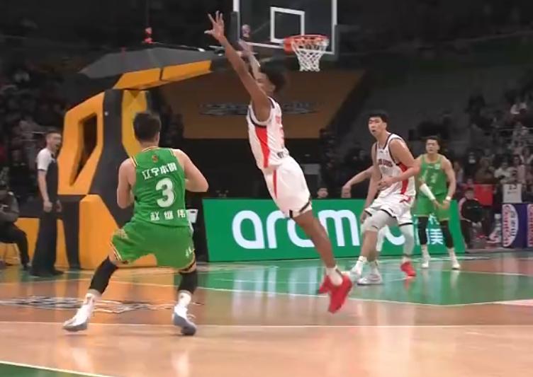 赵继伟替补轰23分，徐昕空砍15+10，辽宁男篮战胜广州豪取六连胜！北京时间20