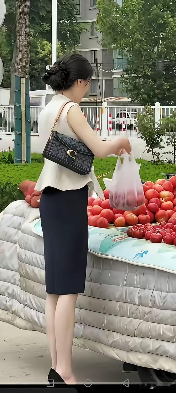 这种就是上得了厅堂，下得了厨房！门外女强人，门内好媳妇[呲牙]