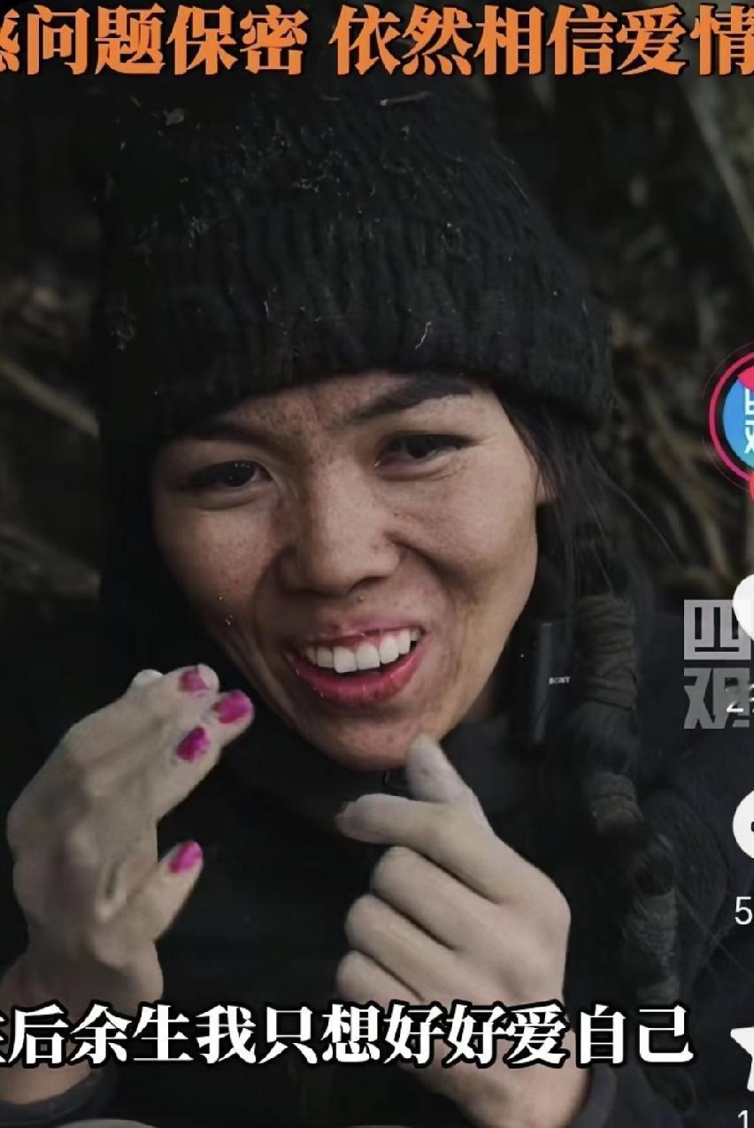 一位来自96年的单亲妈妈，被称为“冷美人”，带着两个儿子坚持到底。为了养家糊口，