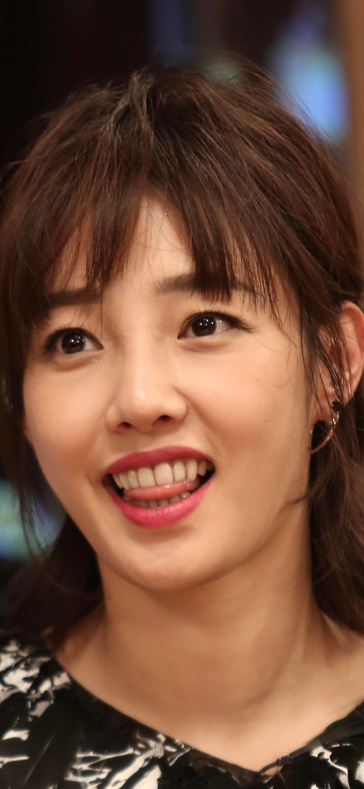 白百合早期还有点可爱哈，可惜出轨了…… ​​​