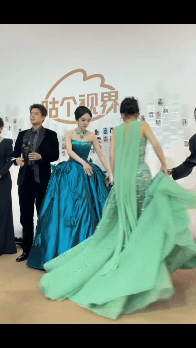 可以说，幂姐用行动给我们上了一堂生动的“为人处世”课。她的美貌和星光或许是与生俱