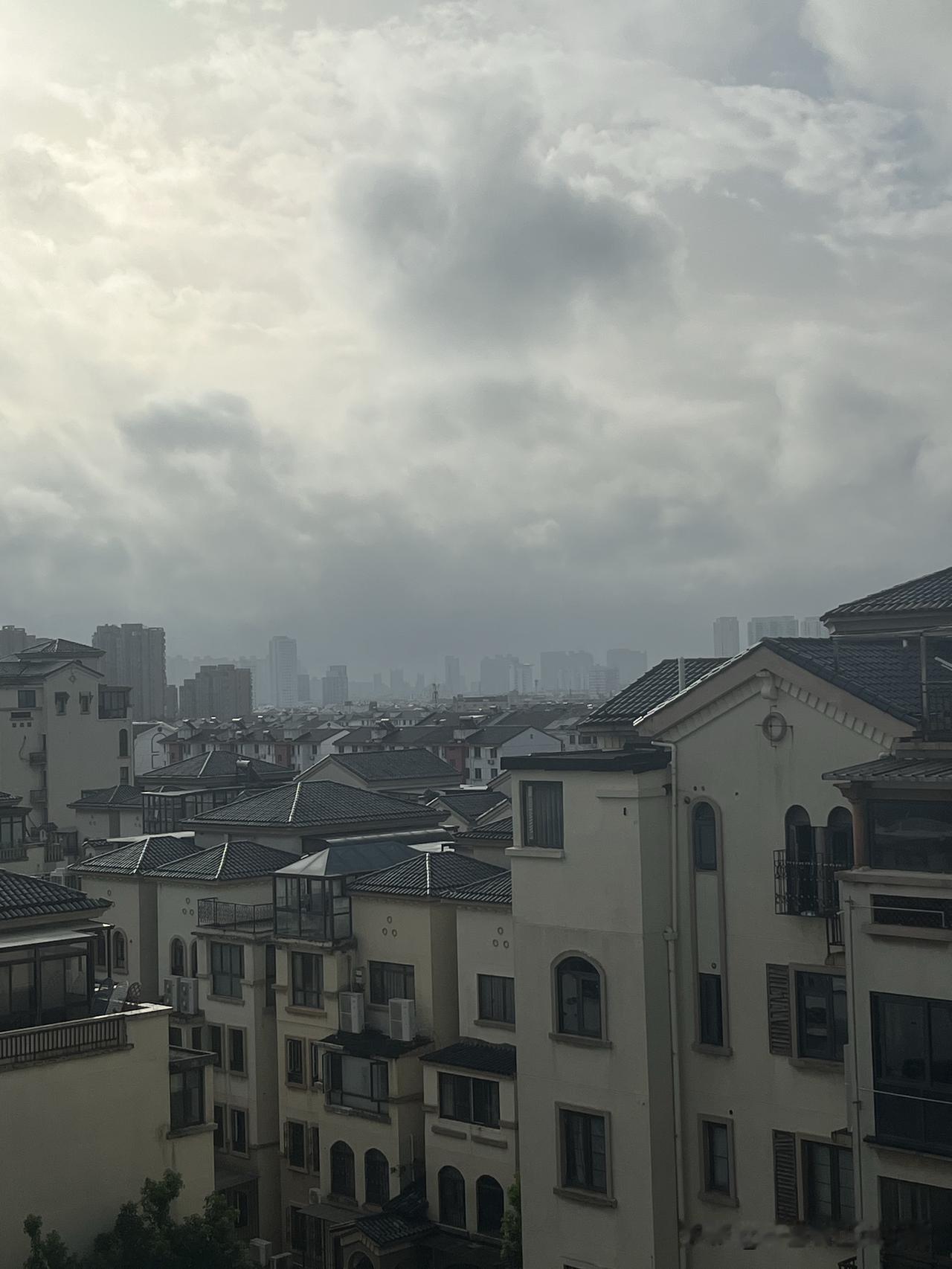 第一次烧20个人的饭。

这两天公司有点忙，老板娘请了8个人在工地干活，昨天没来
