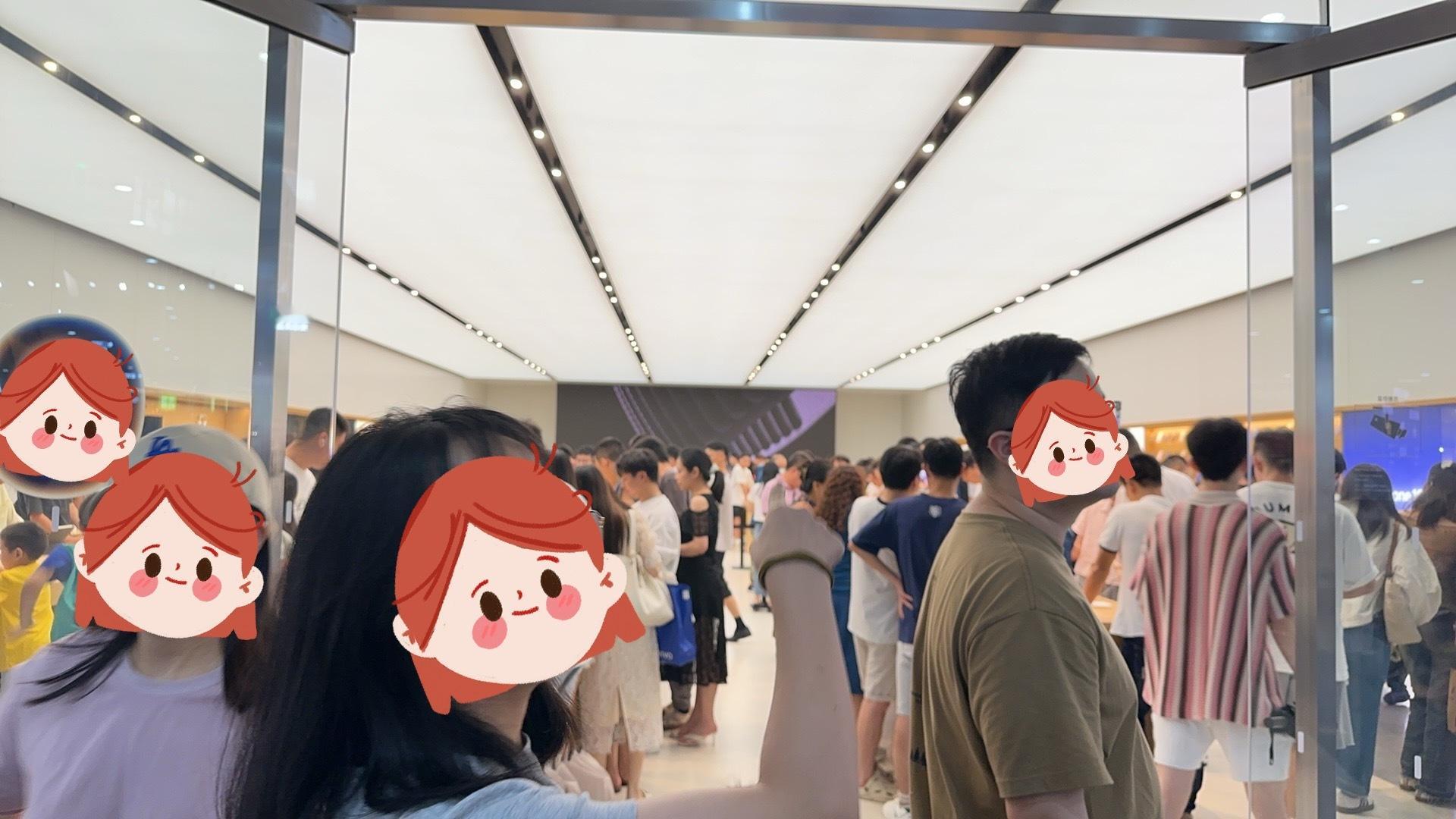 来看iPhone 16系列的居然这么多人！！！！ ​​​