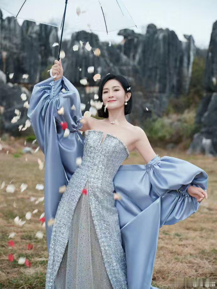 杨迪晒九宫格祝谢娜生日快乐杨迪分享九宫格为谢娜庆生. 杨迪晒九宫格祝谢娜生日快乐