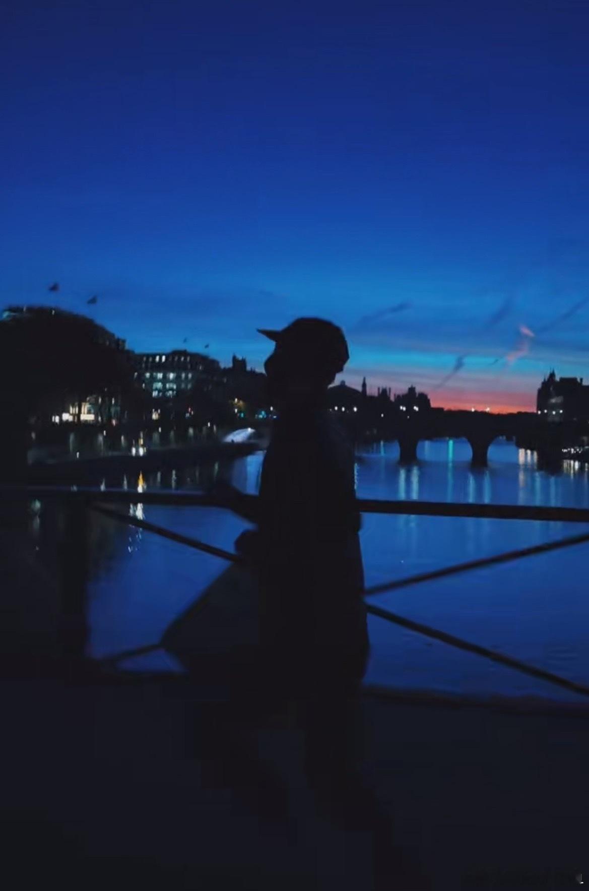 蓝调时刻王嘉尔分享的美景 好美 