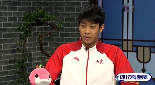 张展硕谈400混退赛：能比下来但怕影响今后训练 跟教练商量后退赛