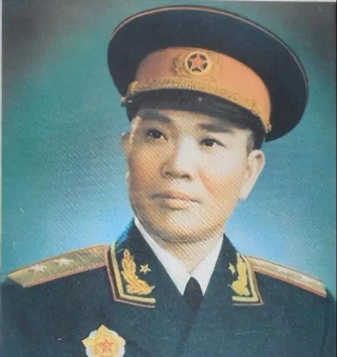 1955年，大授衔前，毛泽东主席审阅拟选名单时，在少将名单中看到了韩伟的名字，不