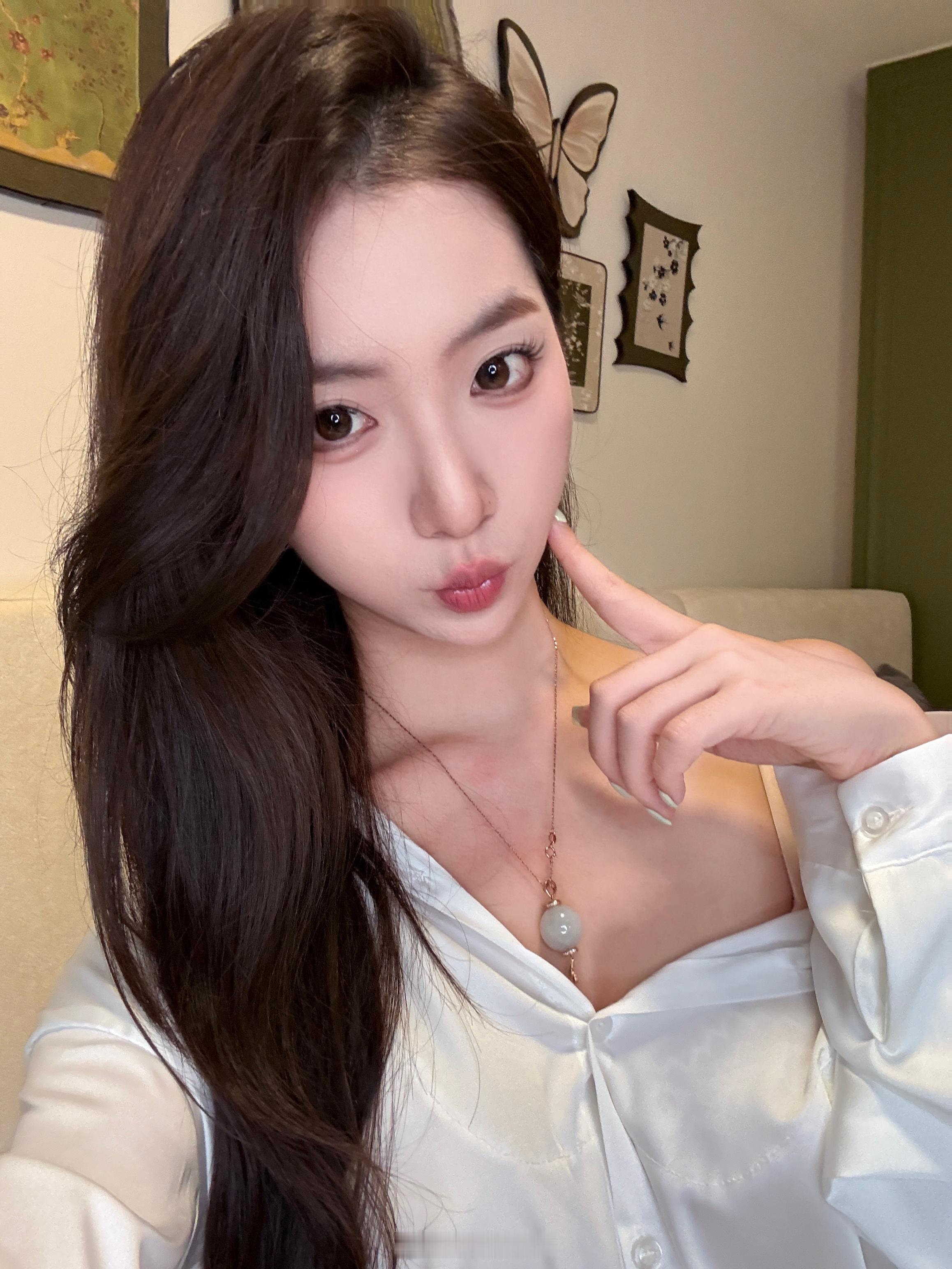 一直渴望的东西一直得不到 到最后才发现原来最珍贵的是自己的开心 ​​​