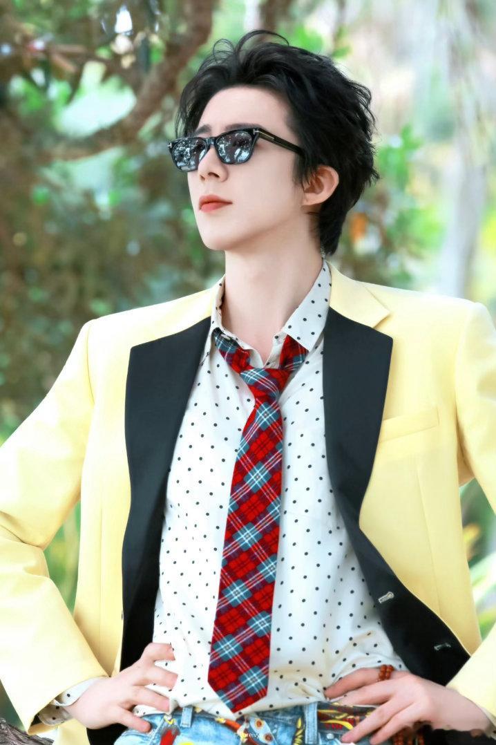 刘宇宁开始推理吧 。刘宇宁上好佳品牌代言人摩登兄弟  谢谢你如此精彩地闪耀，成为