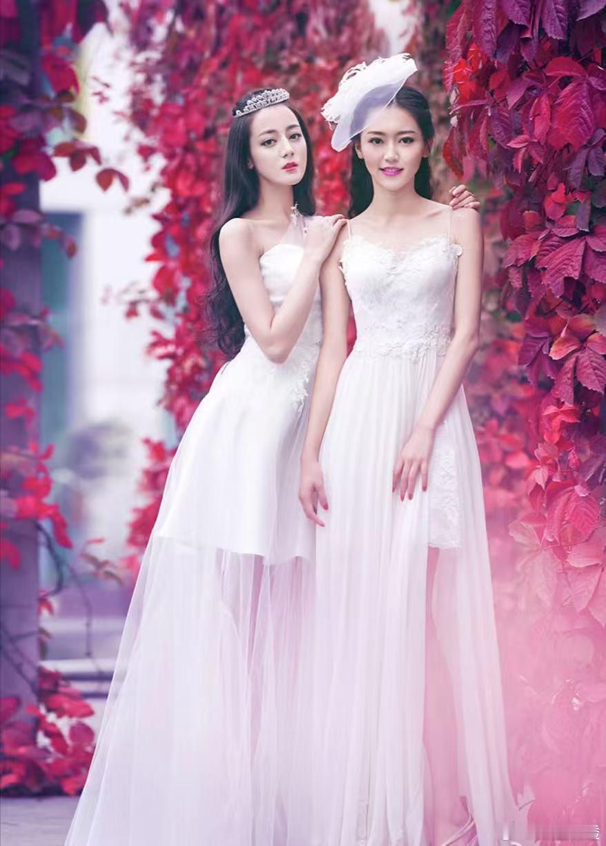 女生双人杂志🈶 迪丽热巴 黄梦莹 ​​​