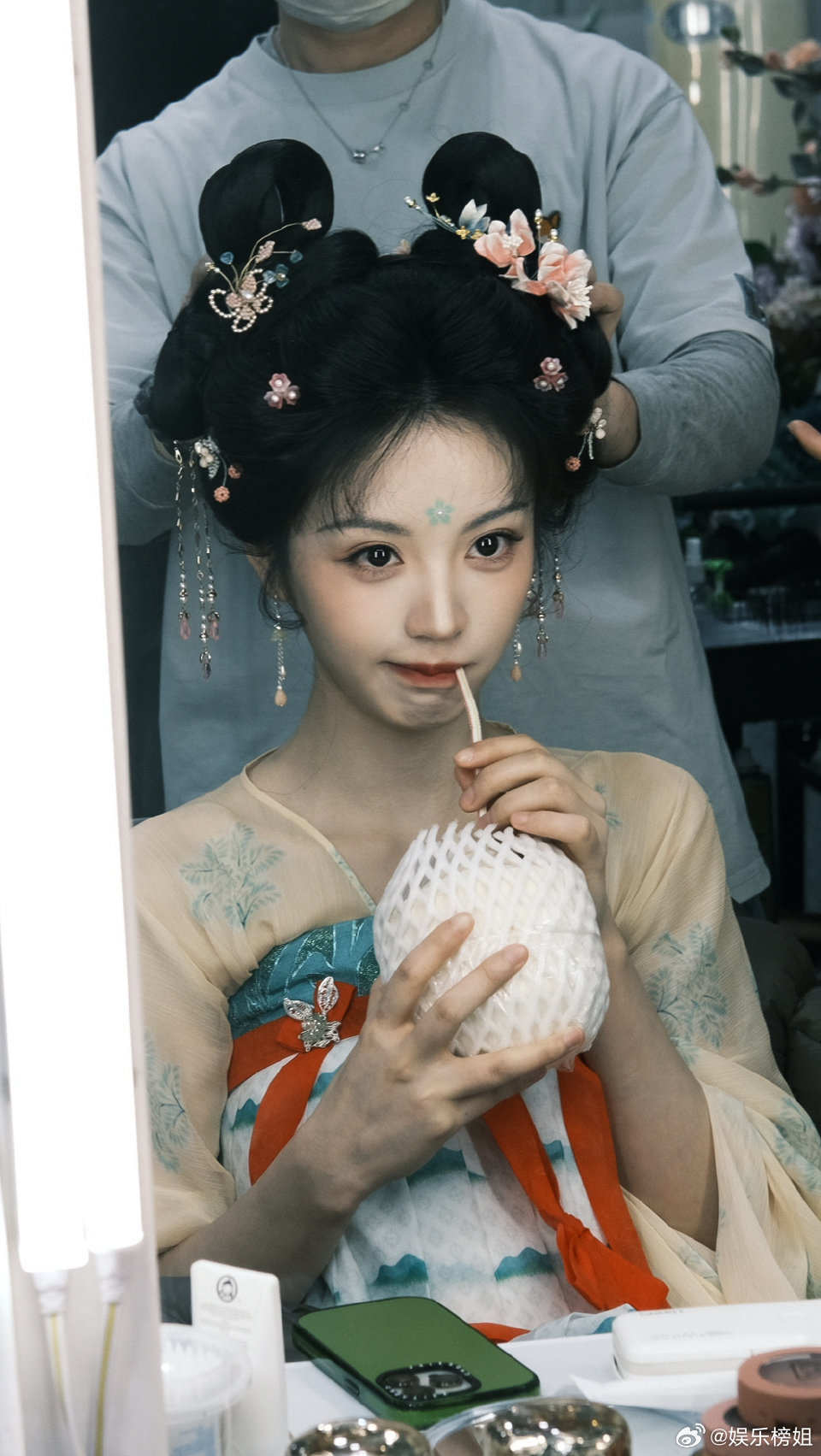 田曦薇是小猫椰人类首次发现小猫喝椰子珍贵影像🐈🥥 ​​​