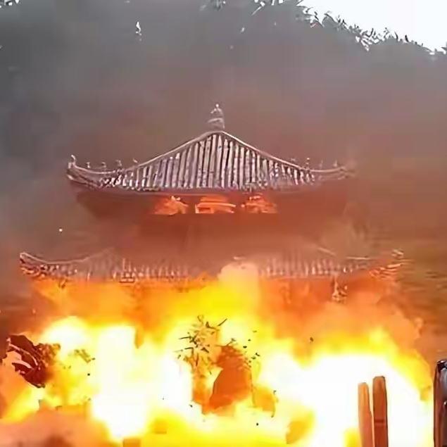 朱元璋火烧庆功楼，屠杀开国功臣，历史上是否确有此事？
 
很多人被评书、电视剧带