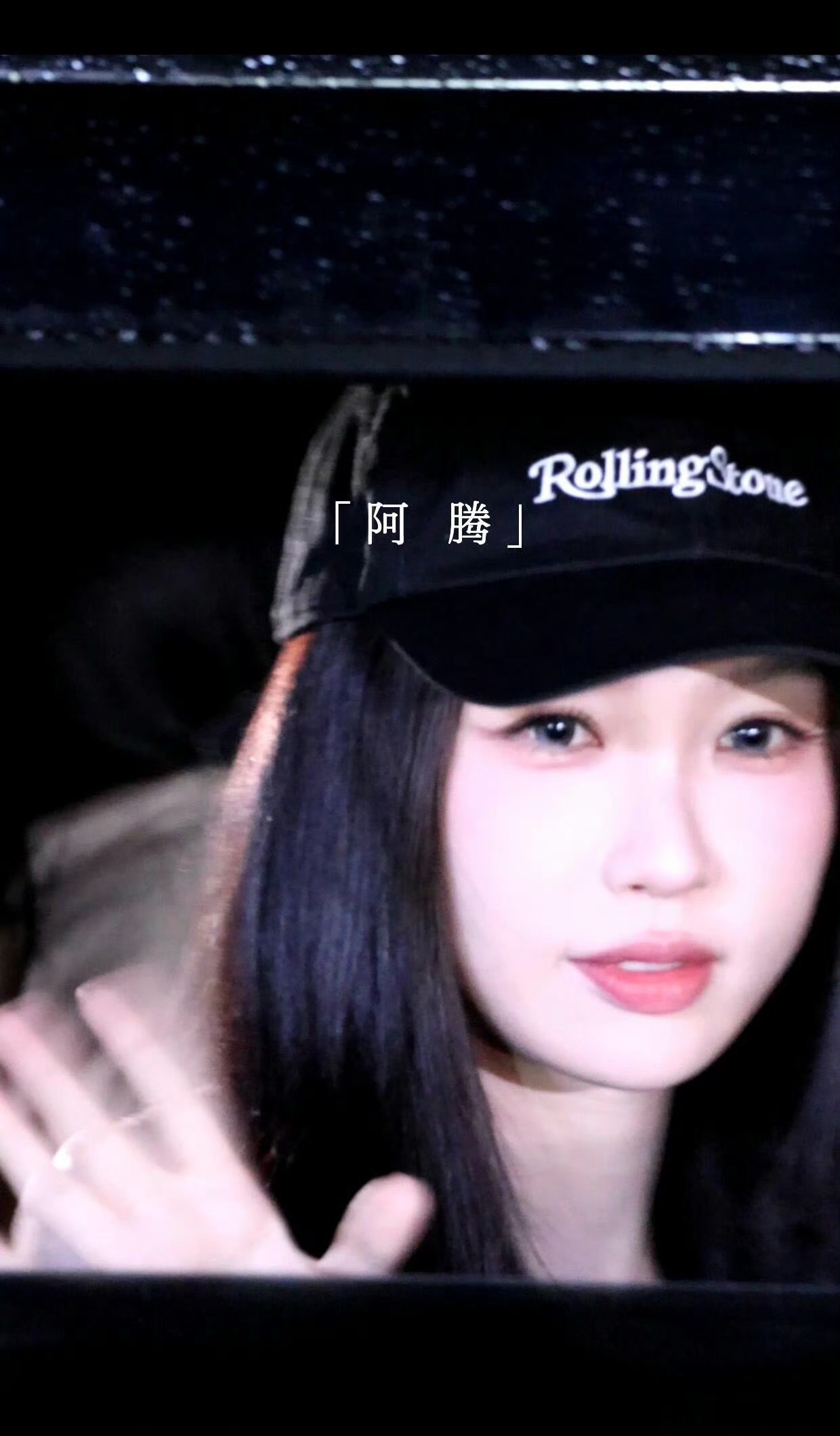 系不系戴美瞳啦，还是灯光滤镜问题 