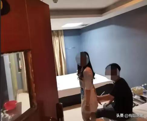 安徽，男子跟好友喝酒聚餐完毕，途经一家按摩店，男子提出想要带他进去舒服一下。朋友