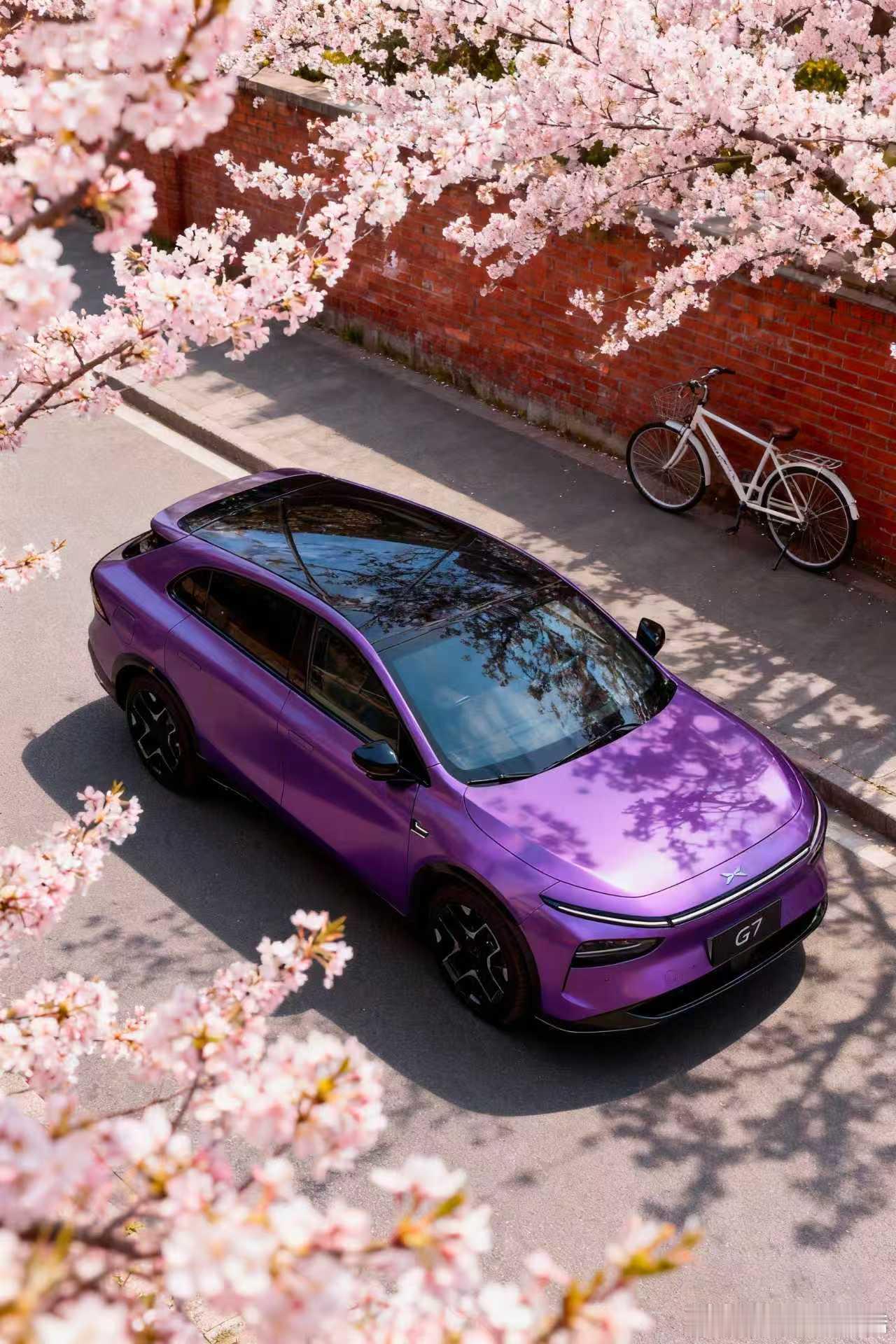 这个紫色，太珠光宝气了吧？小鹏汽车官方改色迎来新一波上新，「琉光紫」限定色即将于