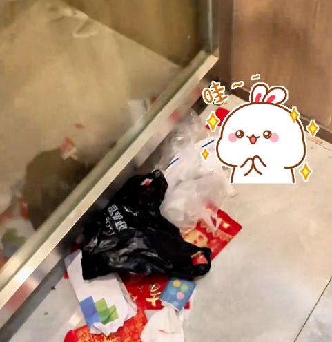 嘉兴家长扎堆存压岁钱？ATM机都存不下钱，满地都是红包袋！有人收到1.88w，都