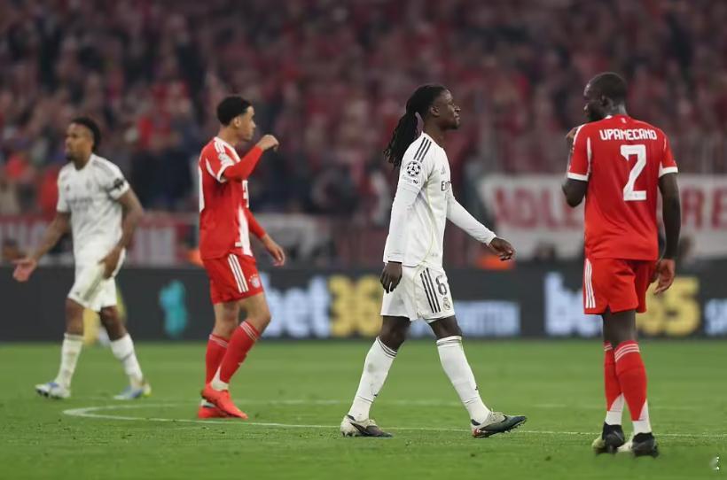 欧冠1/4决赛次回合，拜仁主场4-3击败皇马，总比分6-4淘汰对手，挺进半决赛。