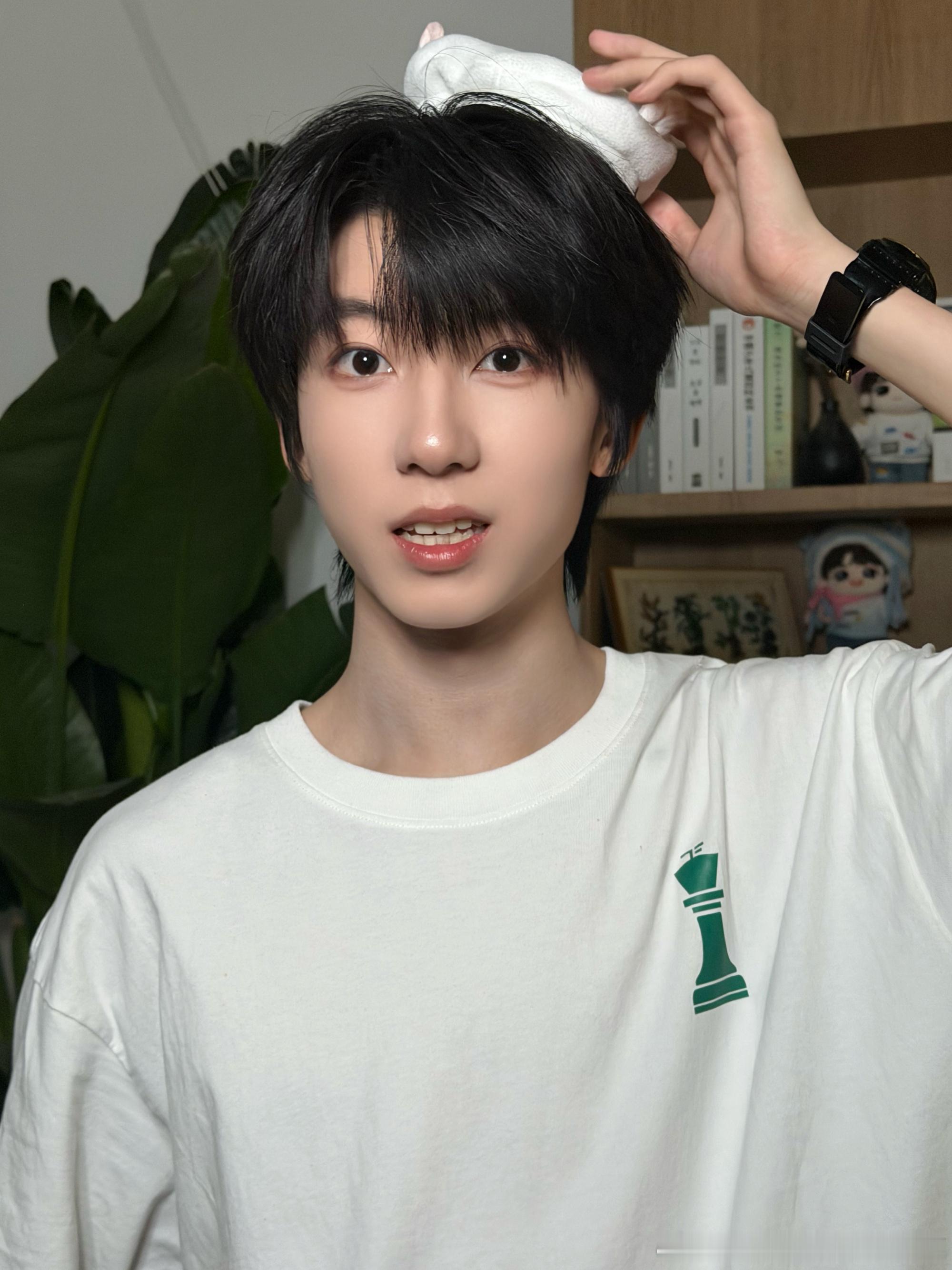 杨博文YBW  💗杨博文周扬 💗杨博文我们的少年时代2 【今日创作官互动】?