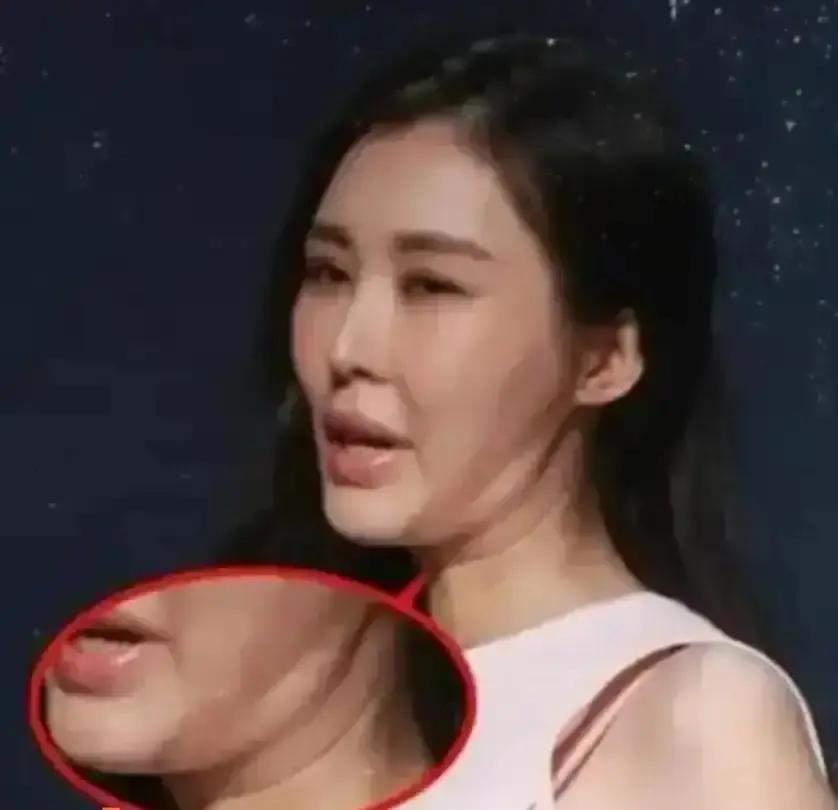 删光合照第7天，王石退出她公司
 
工商记录显示，12月11日王石的名字从北京承