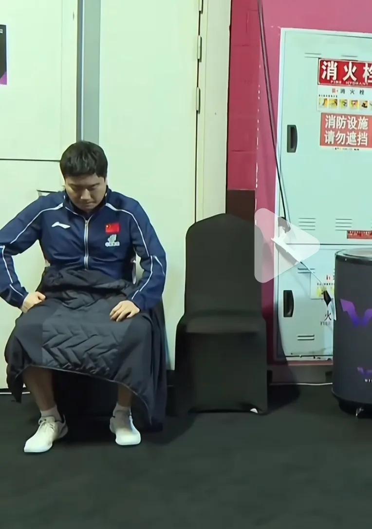 陈幸同梁靖崑被淘汰：一个时代的结束！

赛后两人都很落寞！

陈幸同 1-3 不