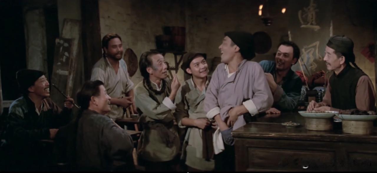 鲁迅先生的小说很多搬上过舞台和银幕，我看过很多版本，但这部作品绝对算得上经典。