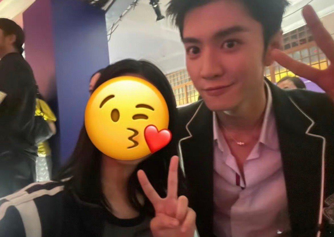 这套真的好帅 俺被帅晕了陈哲远 ​​​