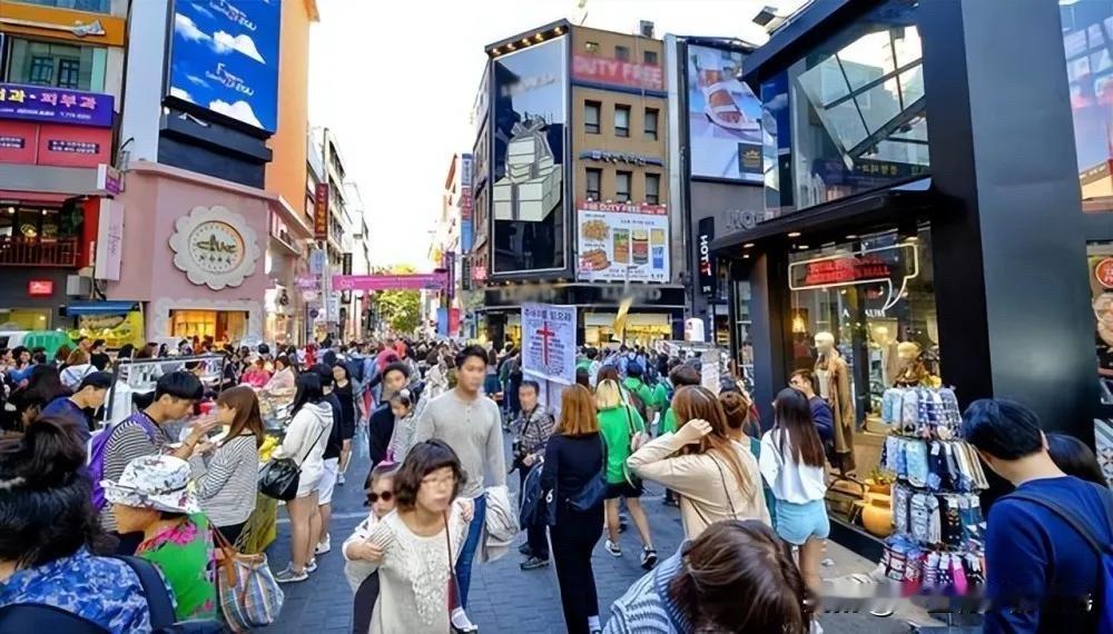 中国游客拉动韩国高端消费，消费额同比暴涨214%

17日，韩国观光公社公布的数