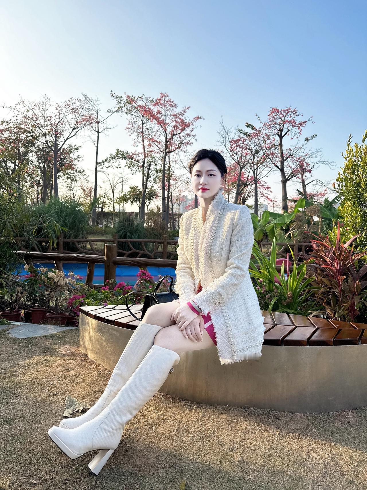 新的一年万象更新，让美好的日子都细水长流。愿你我在奔赴未来的路上，无忧无疾，心中