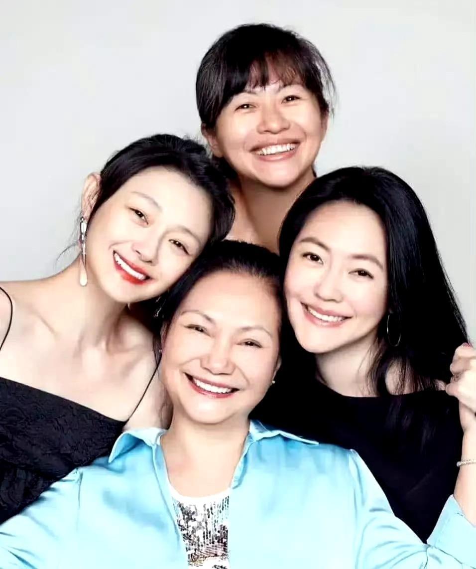 小S俩女儿近照曝光！Elly超模气场，Lily神似林志玲，这颜值不进圈可惜了 