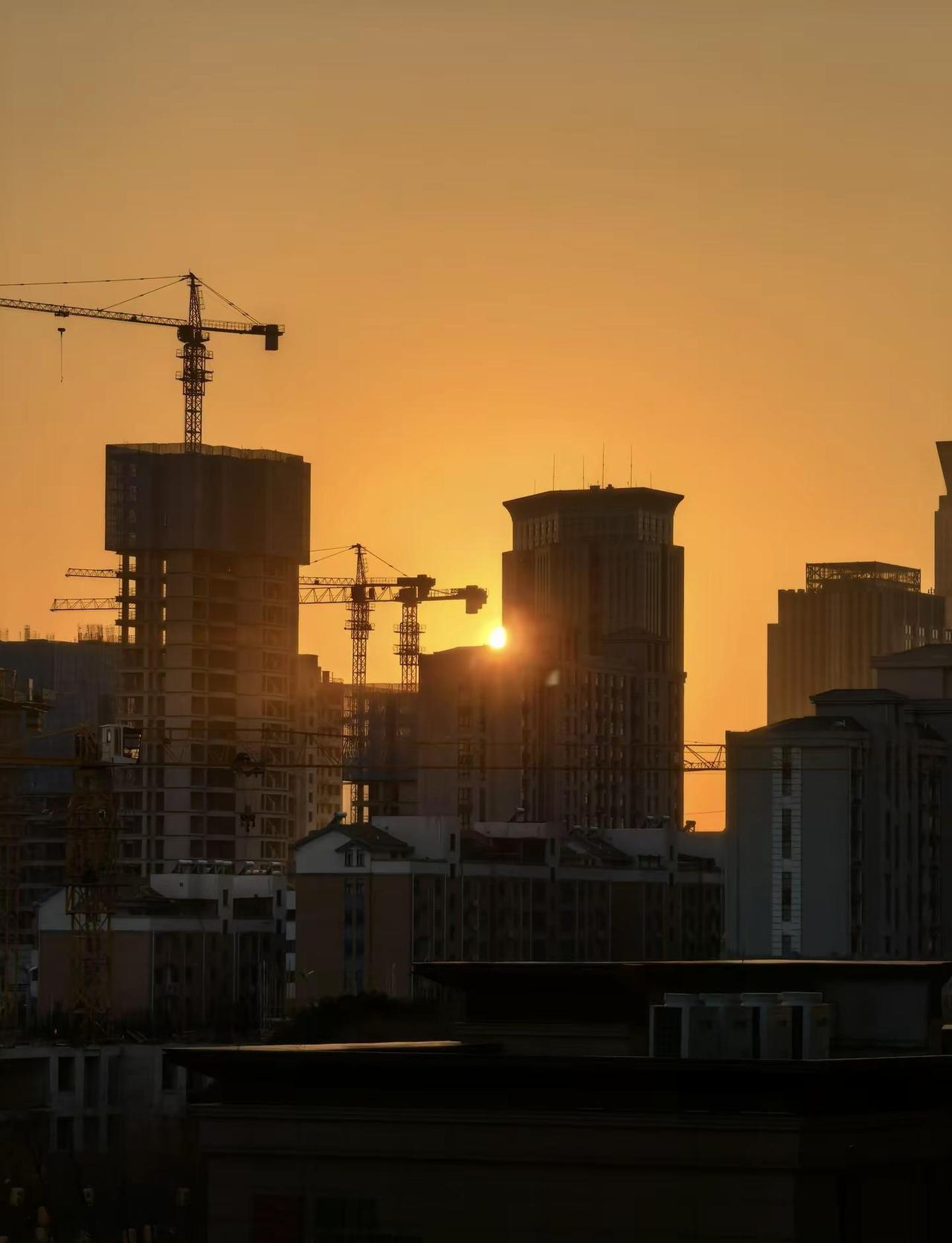 题目《今天砌好的墙，是明天看日落的窗》原创视频 城市生长