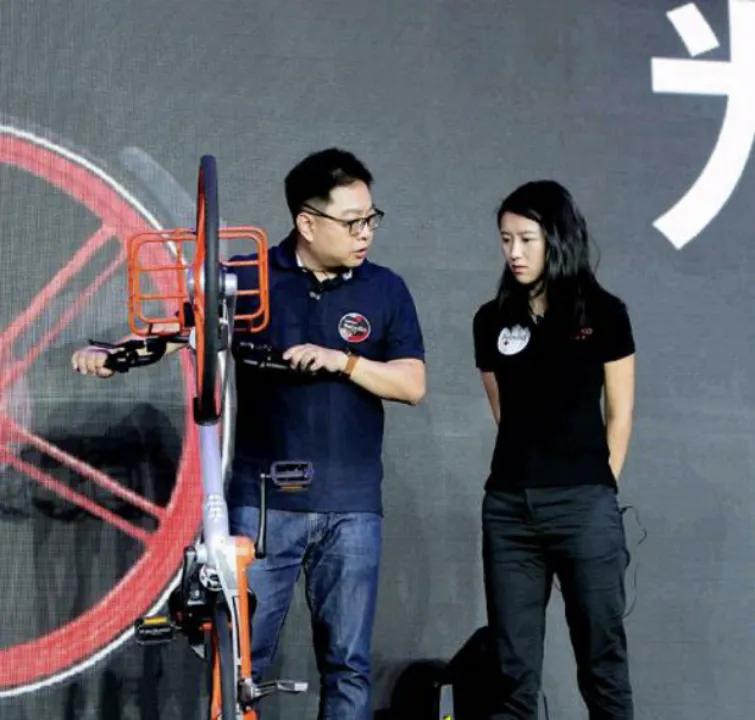 当年，马云对胡玮炜说：“我出46亿美金，你把摩拜单车卖给我。”胡玮炜沉默许久，转